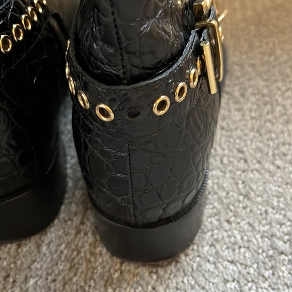 Salvatore Ferragamo bootie. Size 9…..Simply stunning - Picture 13 of 16